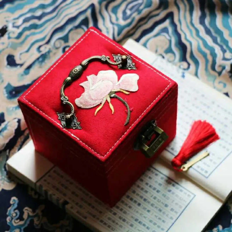 Kinijos Stilius Derliaus Aksomo Papuošalų Dėžutė Siuvinėtos Gėlės Modelis Metalo Rankena Pakuotės Mados Karoliai, Auskarai Saugojimo Dėžutė